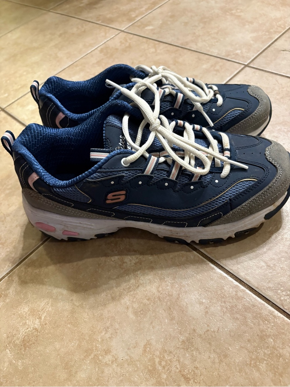 Women’s Wide Fit Skechers Sneakers size 9.5